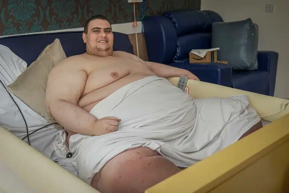 asomadetodosafetos.com - Homem mais gordo do Reino Unido, Jason Holton, falece aos 33 anos