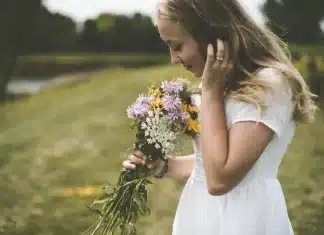 “Sempre fica um pouco de perfume nas mãos que ofertam flores”
